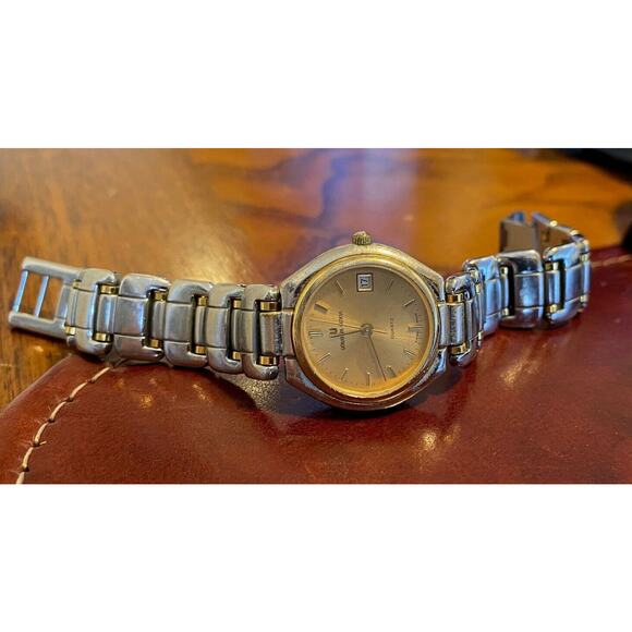 RARE Women's Silver Tone Swiss Universal Geneve Watch , Registered Model, Date - Picture 1 of 4